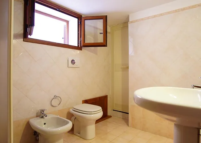 Le Gemelle Di Cairoli サンタ・テレーザ・ガッルーラ