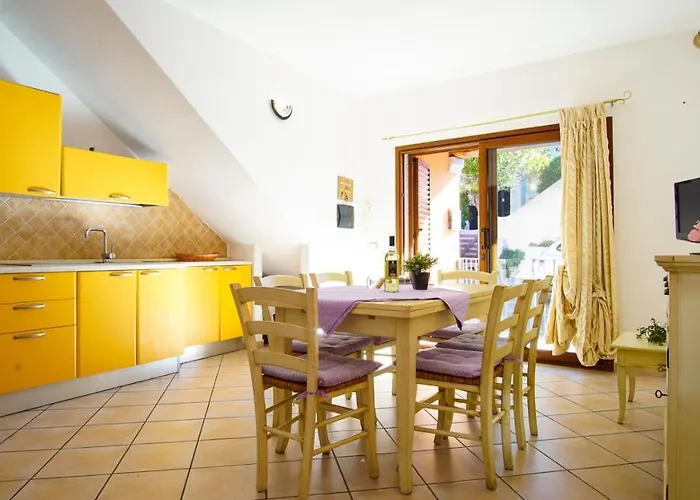 Le Gemelle Di Cairoli サンタ・テレーザ・ガッルーラ